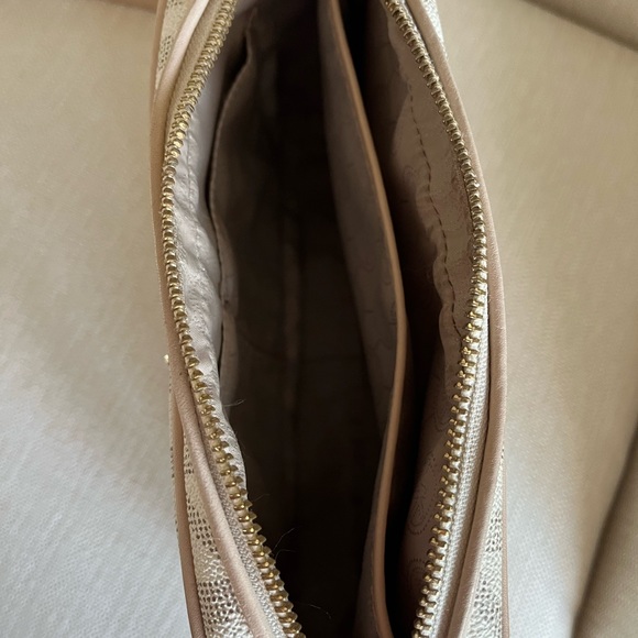 Handbag - Picture 2 of 2